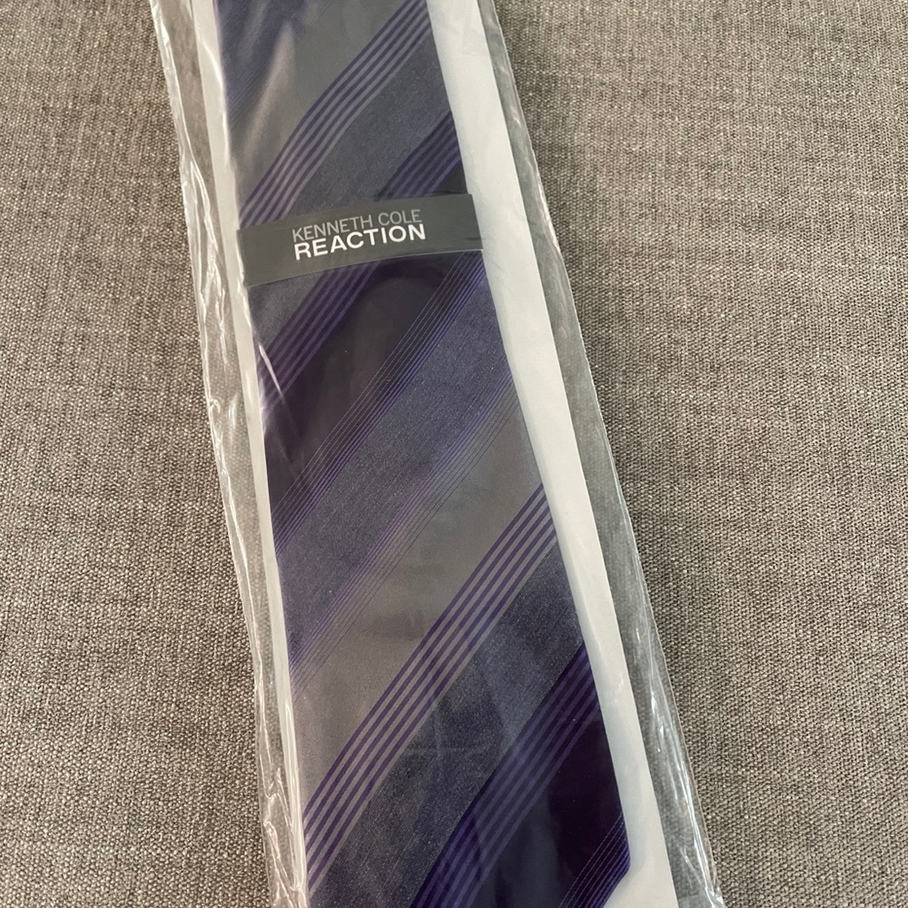 NWT Kenneth Cole Reaction tie